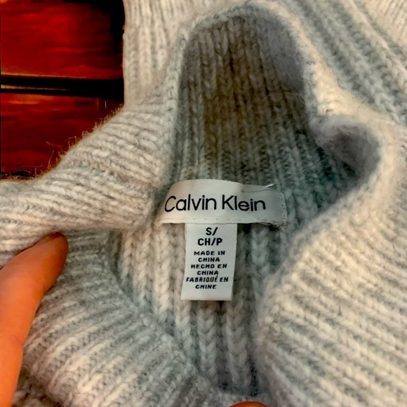Calvin Klein Sweater - Picture 3 of 3
